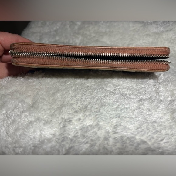 Gucci Zip Around Wallet in GUC, Authentic - Picture 9 of 16